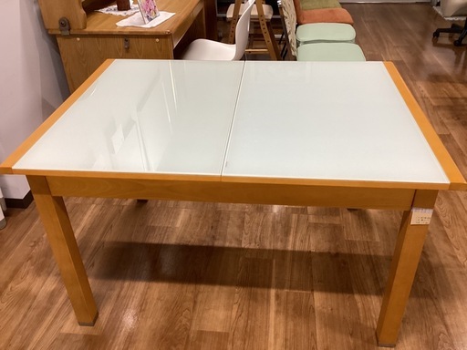 ガラストップ（伸縮）テーブル【町田市再生家具】260946