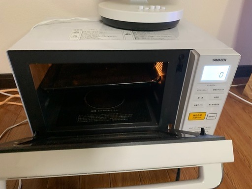 冷風機(未使用)、扇風機、電子レンジ、炊飯器、テレビ(たまに消える)、扇風機、冷凍冷蔵庫、プリンター、アイロン、コタツ