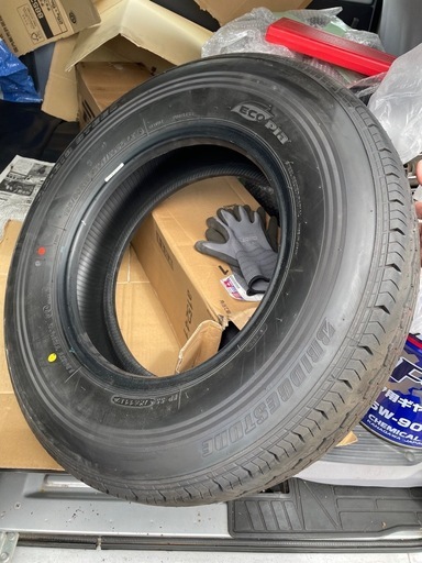 ハイエース新車タイヤ、ホイール