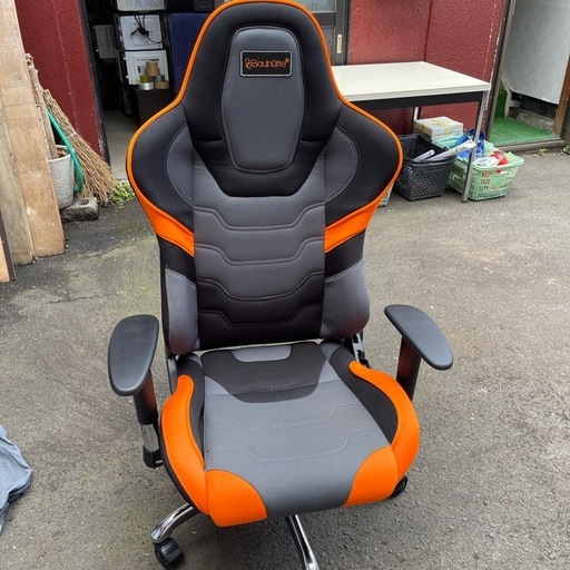 Bauhutte（バウヒュッテ）のゲーミングチェア RS-800RR-OR (Qちゃん