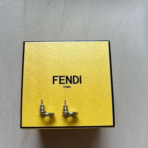 FENDIピアス