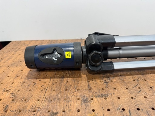 【別府市】新潟精機 SK レーザー墨出し器 LL-635ARSII 自動補正 三脚付き レーザーレベル 