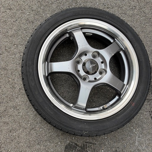 車　タイヤホイル