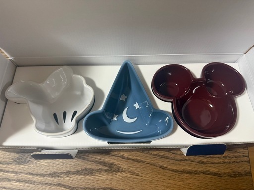 新品　ル・クルーゼ　ディズニー　小皿
