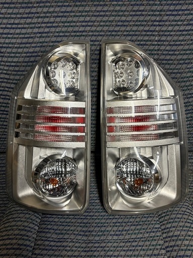 さらに値下げ！ZRR70 BOXY ボクシー煌 純正テールランプ左右 極美品
