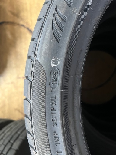 WINRUN ウィンラン　235/40R19 96W XL  新品　未装着　     4本セット
