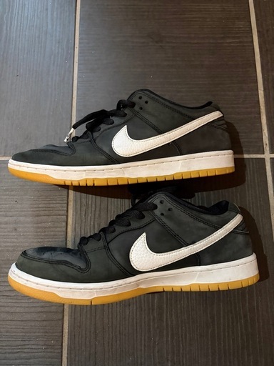 NIKE SB Dunk Low ブラック ガムソール