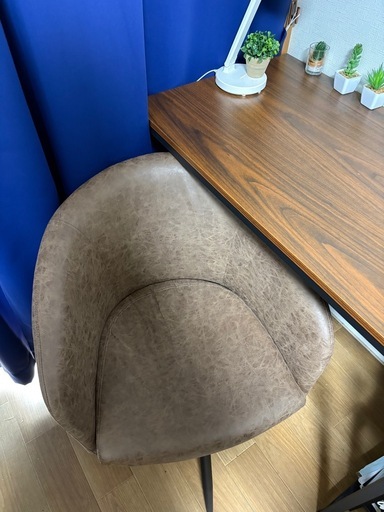 デスクと回転椅子