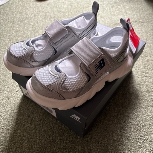 新品）ニューバランス 230 17センチ