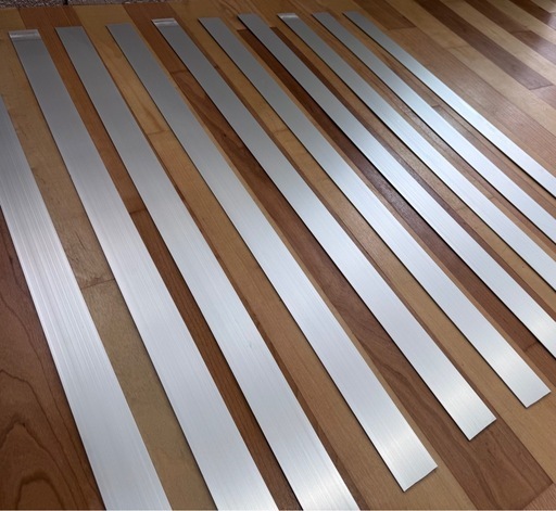 アルミ板(A5052) 平板 生地材(0.5～10mm厚)の(1000x500～300x200mm 【傷あり】アルミ板材10本セット 長さ約103cm 幅約5cm 厚み約2mm バラ売りも可能です！