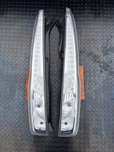 ダイハツ　ムーヴカスタムLA100S 後期型純正LEDテールランプ