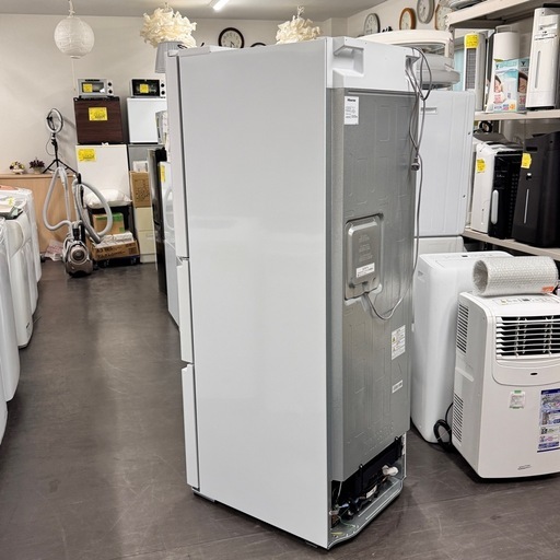 A2520 ?激安‼️2022年製　HISENSE 3ドア冷蔵庫　　283L HR-GC28E2W?