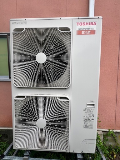 業務用天井付け東芝新品を1年4か月使用かなり涼しく温かく静かな4方向が２台