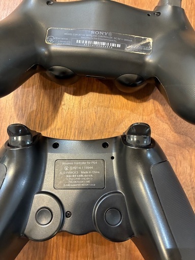 【値下げ】PS4 (CUH-7000B)ソフト2本　コントローラー2個付き