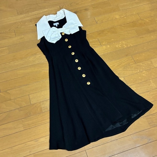 ドイツ製　独国ブランド　PRESTIGE elegance S.A.PARIS 黒ワンピース　