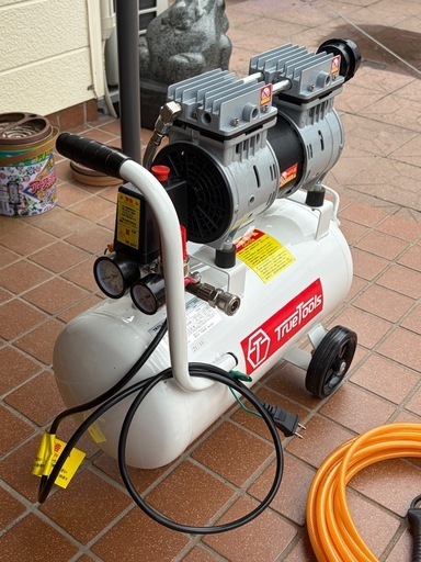truetools オイルフリー静音エアーコンプレッサー 20L 新古品（美品 