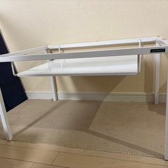 ガラステーブル、パソコンデスクの画像
