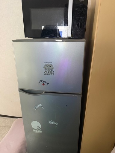 冷蔵庫と電子レンジ (かく) 秦野のキッチン家電《冷蔵庫》の中古 