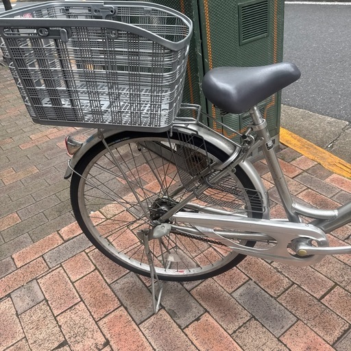 大人用自転車　軽量アルミフレーム　26インチ　3段ギア、ライト付き、鍵付き　シルバー