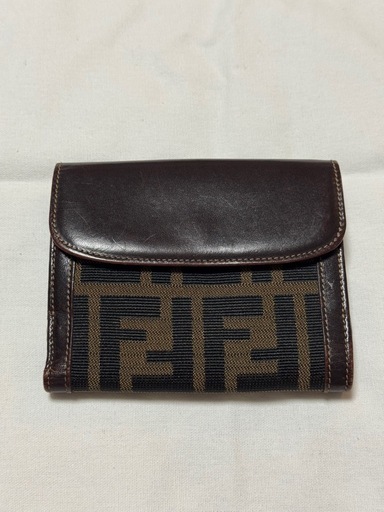 FENDI ズッカ 二つ折り財布　