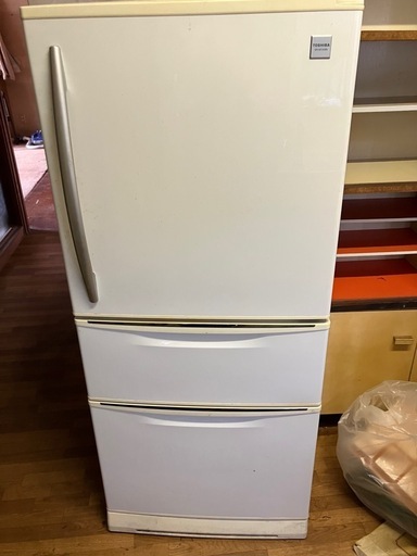 東芝冷蔵庫 (トミー) 鎌倉のキッチン家電《冷蔵庫》の中古あげます 