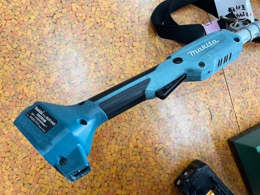 ●マキタ 充電式草刈機「MUR194D」 軽量・コンパクト！ 初心者や一般家庭での草刈りに最適！ 軽量で疲れにくい ！ 本体重量は約2
