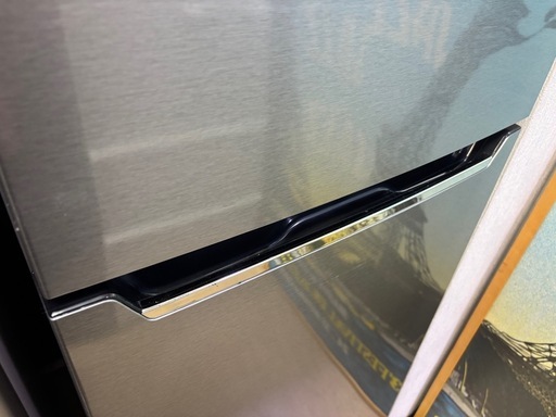 Hisense 冷蔵庫 227L 2Lのペッドボトルを3本置いても余裕がある HR-B2302