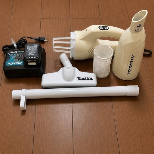 マキタ 充電式クリーナー 10.8V バッテリー・充電器付き 動作確認済み マキタ ◇Makita/CL107FD/充電式クリーナ/通電確認済/動作確認済/中古品/年