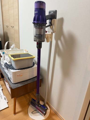 Dyson Digital Slim Fluffy コードレス掃除機（スタンド・付属品付き）