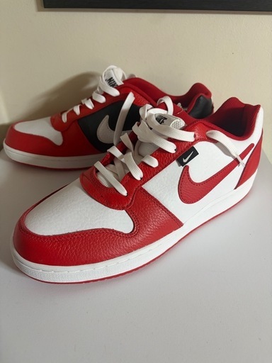 NIKE スニーカー　赤