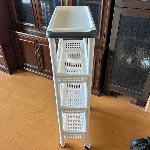 プラスチックのワゴン (川東) 香里園の収納家具《棚、シェルフ》の中古 