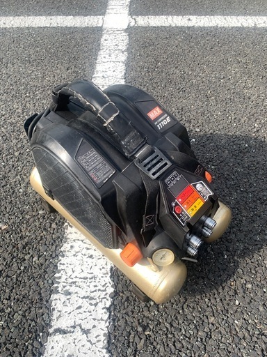 マックス　MAX　エアコンプレッサー　AK-HH1110E 