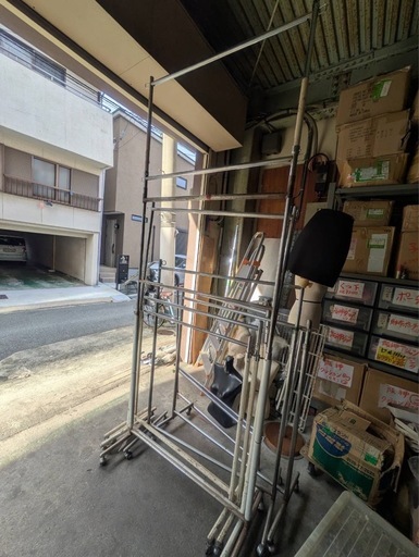 卸のまんま【京橋】什器大量ラック7本+色々　スクラップ　鉄　まとめて！