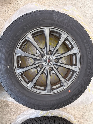 【20%値引き‼️】ヤリスクロススタッドレスタイヤ＆アルミホイール 4本セット】  ダンロップ WINTER MAXX 205/65R