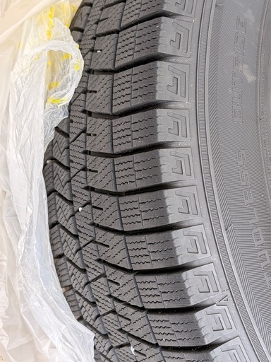 【20%値引き‼️】ヤリスクロススタッドレスタイヤ＆アルミホイール 4本セット】  ダンロップ WINTER MAXX 205/65R