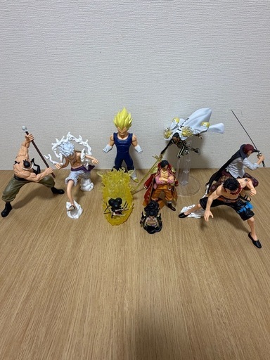 ベジータとワンピースキャラクターフィギュア