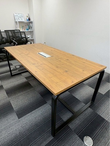【美品】大型ミーティングテーブル｜木目×ブラック｜配線ボックス付き｜会議・オフィス・在宅ワークに！