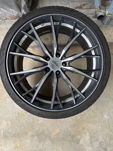 車のパーツ タイヤ、ホイール