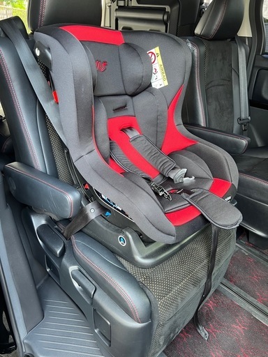 【美品・現役】マムズキャリー チャイルドシート（シートベルト式・軽自動車にもおすすめ）