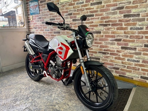 お洒落イタリアンフルサイズ125ccスポーツ原付二種低走行美車 