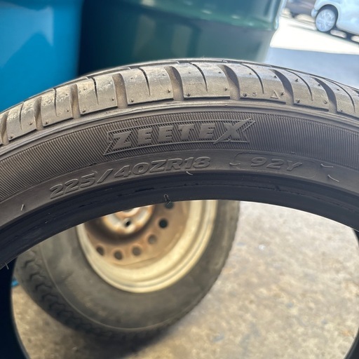 225/40ZR18 92Y