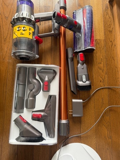 Dyson v10 スティッククリーナー フロアドック付き