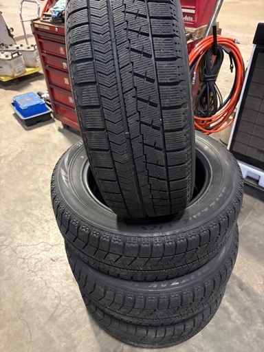 ブリヂストンVRX        225/60R17