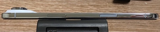 iPhone Air （バッテリー100%・付属品 ー公式バンパー付）
