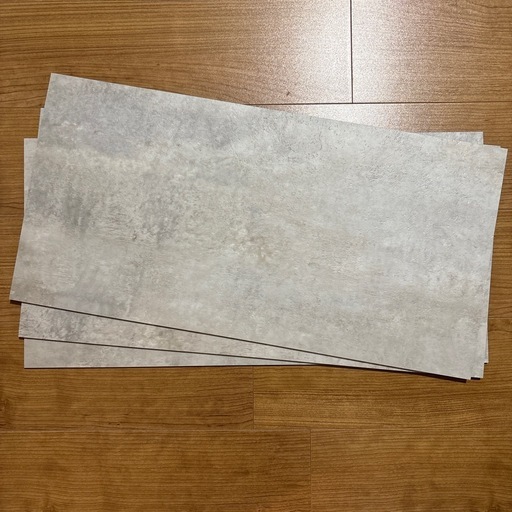 フロアタイル (40枚+端材9枚)