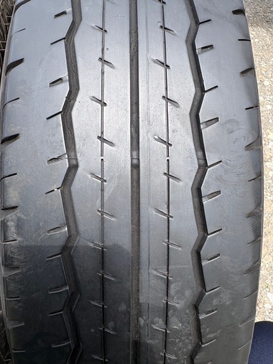 値下げ❗️　キャラバン ハイエース200 195/80R15 LT