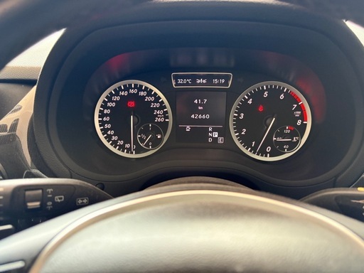 メルセデスベンツ　B180 W246
