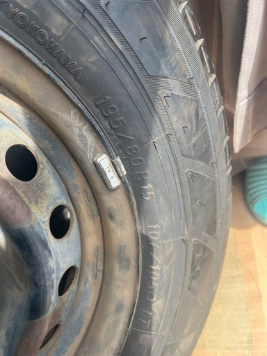 195/80r15 107/105LNTノーマルタイヤヨコハマ44週2024年製とハイエース用トヨタ純正ホイール2本セット