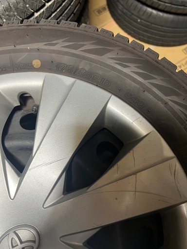 175/65r15スタッドレスタイヤbridgesonte blizzak38週2025年製と純正トヨタホイール4本