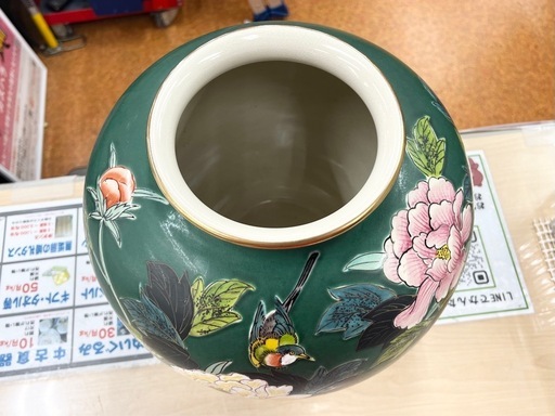 ●大型！九谷焼 翠孝作 青地牡丹花鳥飾壷  翠孝窯 大型花瓶 (飾壺) 　色鮮やかな絵付けや銀彩と金彩！ 富貴の象徴である大輪の牡丹！